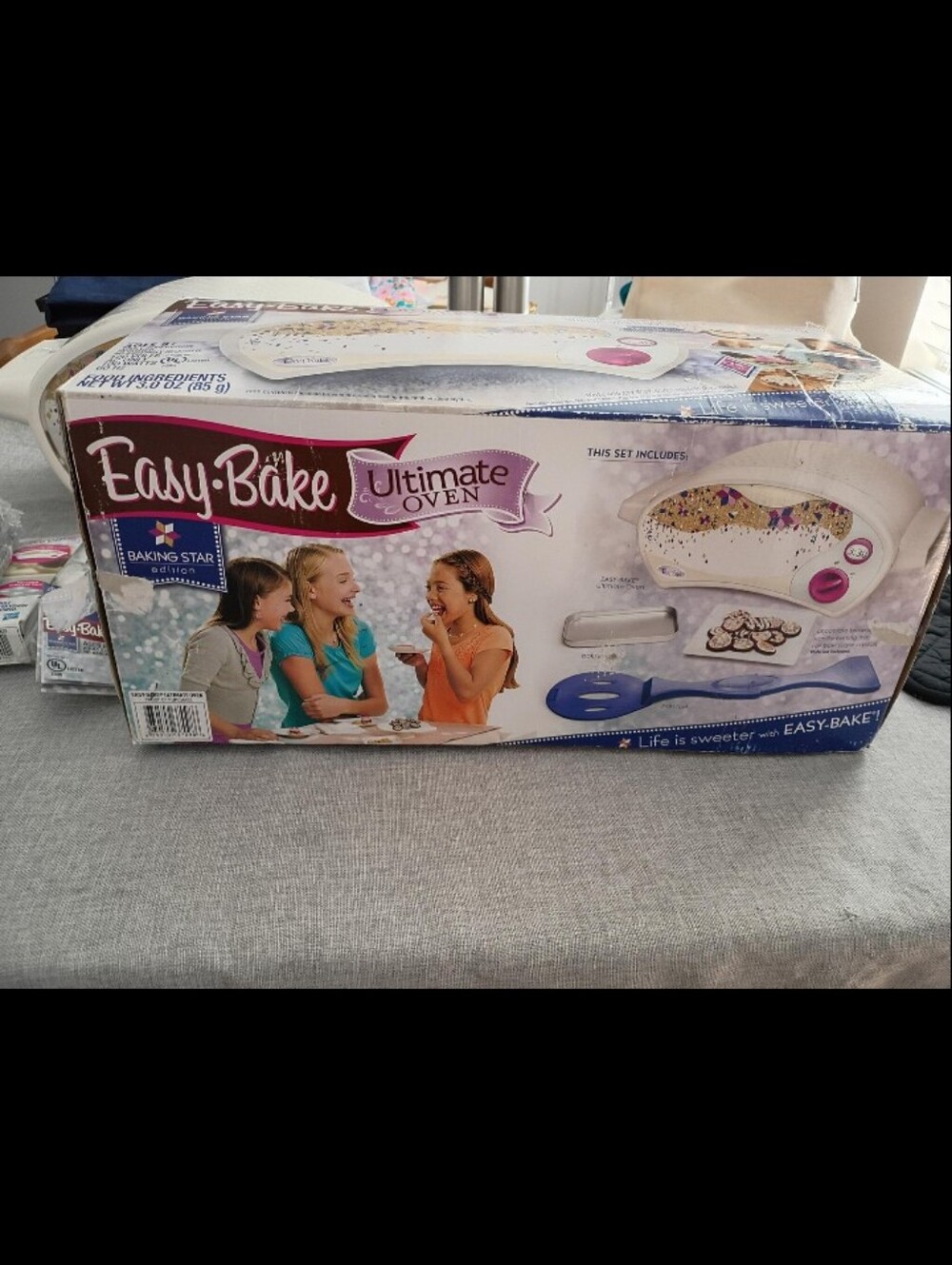 Easy-Bake Ultimate Oven with Sparkle Cake Design
